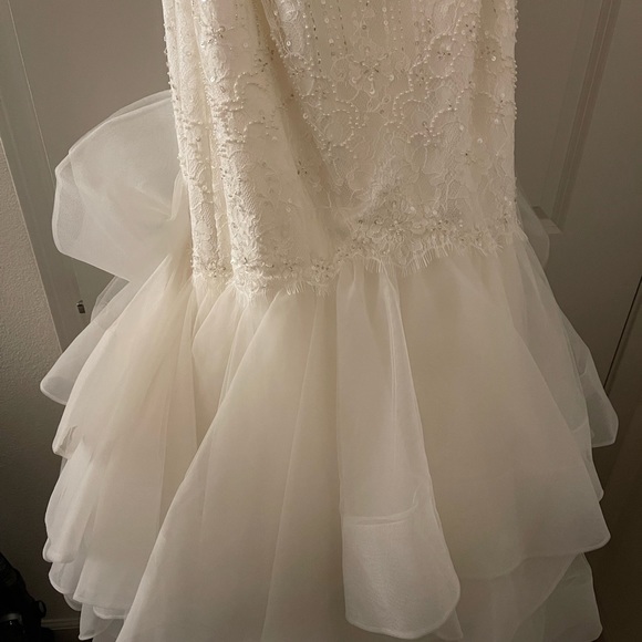 Alfred Angelo gown and veil - Picture 3 of 8